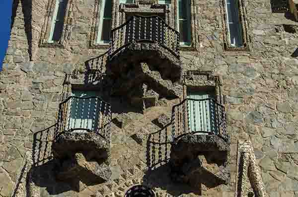 17 - Barcelona - Gaudí - Casa Bellesguard - balcones